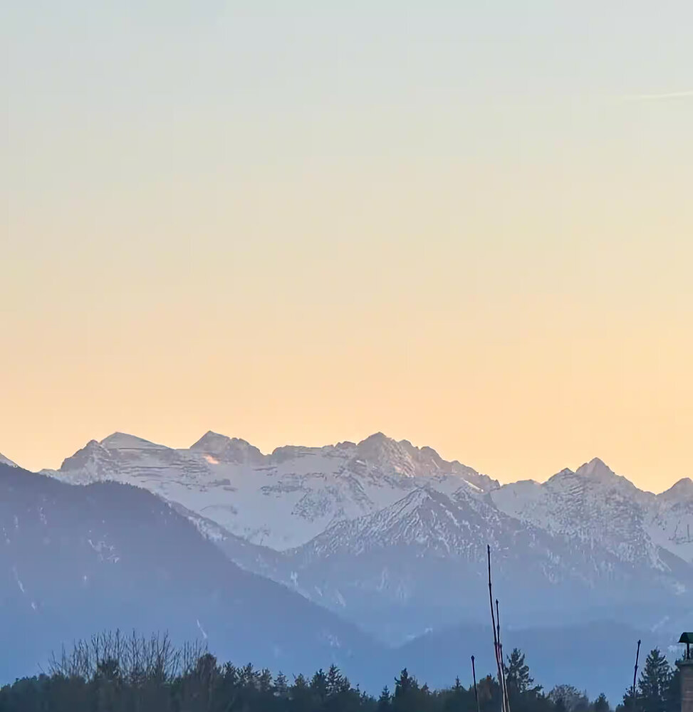 Alpenpanorama bei Sonnenuntergang in der Umgebung von Penzberg