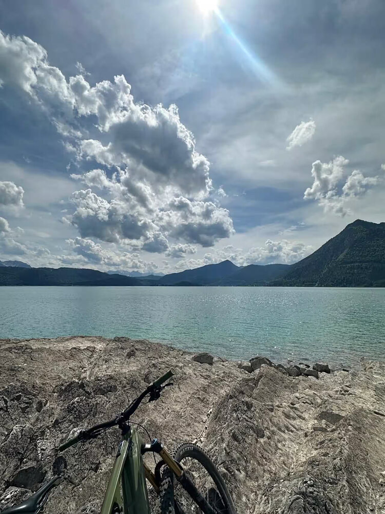 Blick auf einen der Seen nahe Penzberg